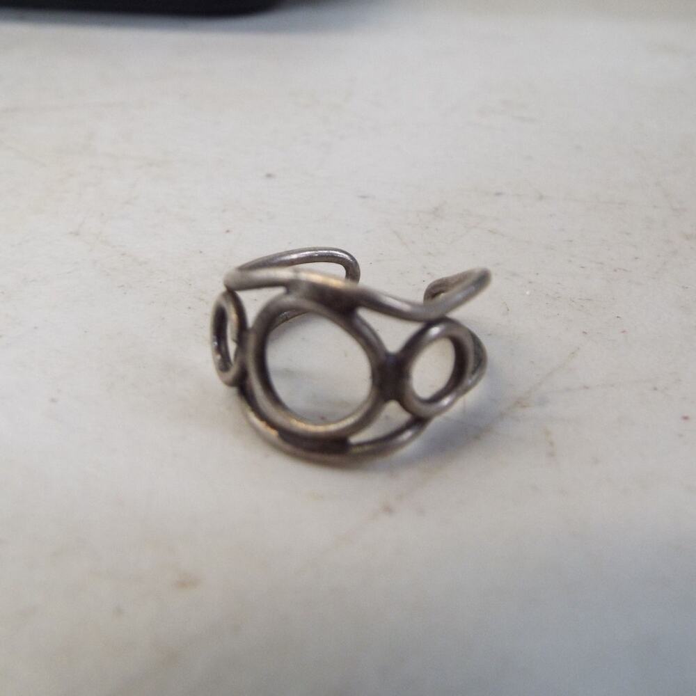 73 A james avery style sterling open circle ring